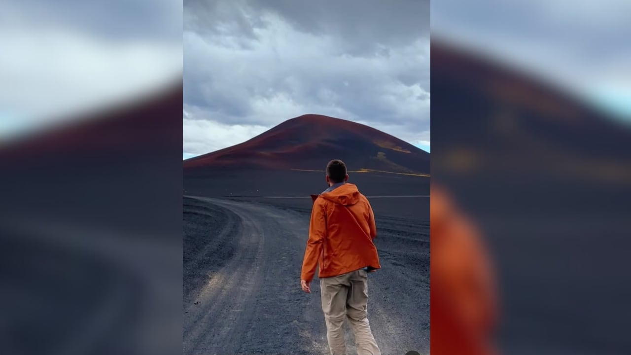 El bloguero colombiano visitó La Payunia y quedó deslumbrado por sus paisajes únicos.