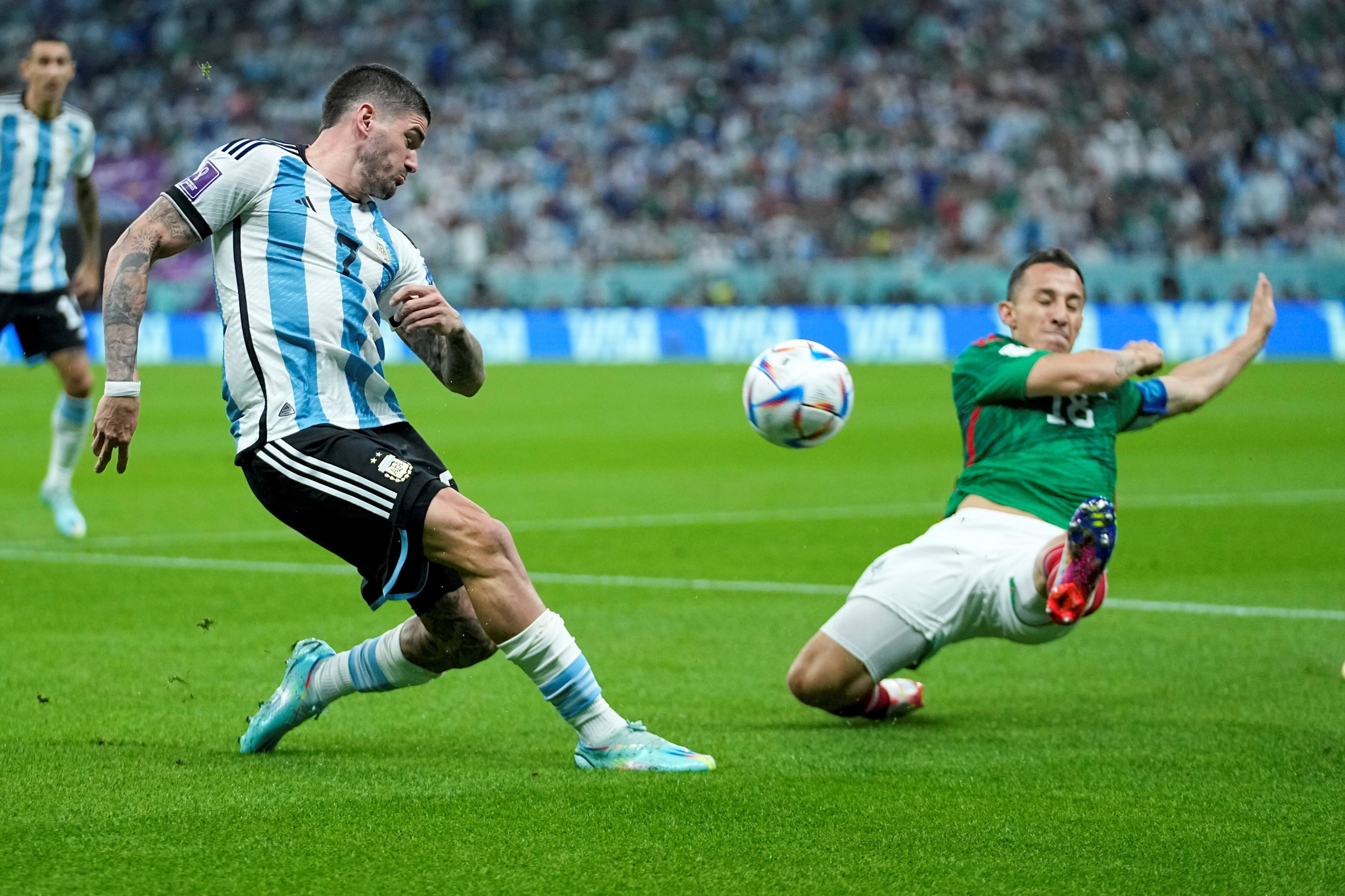 Rodrigo De Paul, volante de Argentina, ante México. Foto: AP.