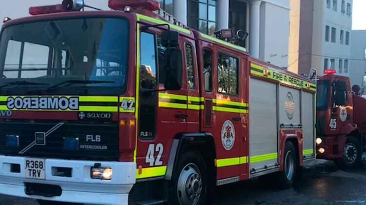 Bomberos de Laprida se acercaron a la zona del accidente de inmediato.