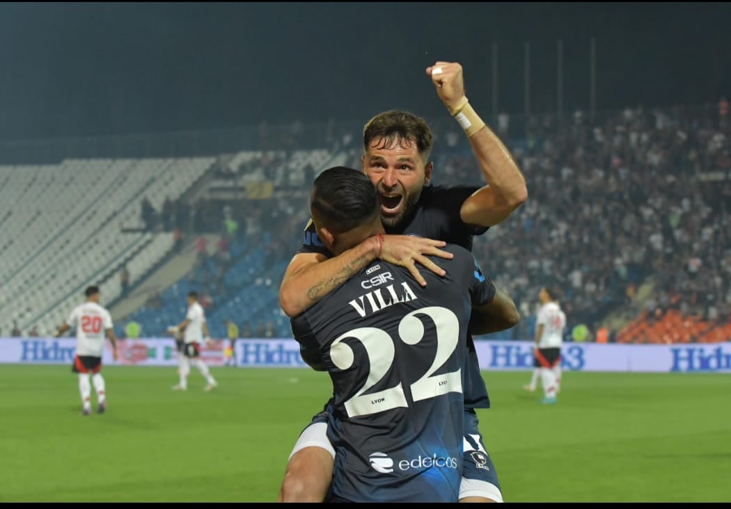 El festejo de Diego Tonetto junto a Sebastián Villa, tras el triunfo Azul frente al Millonario.