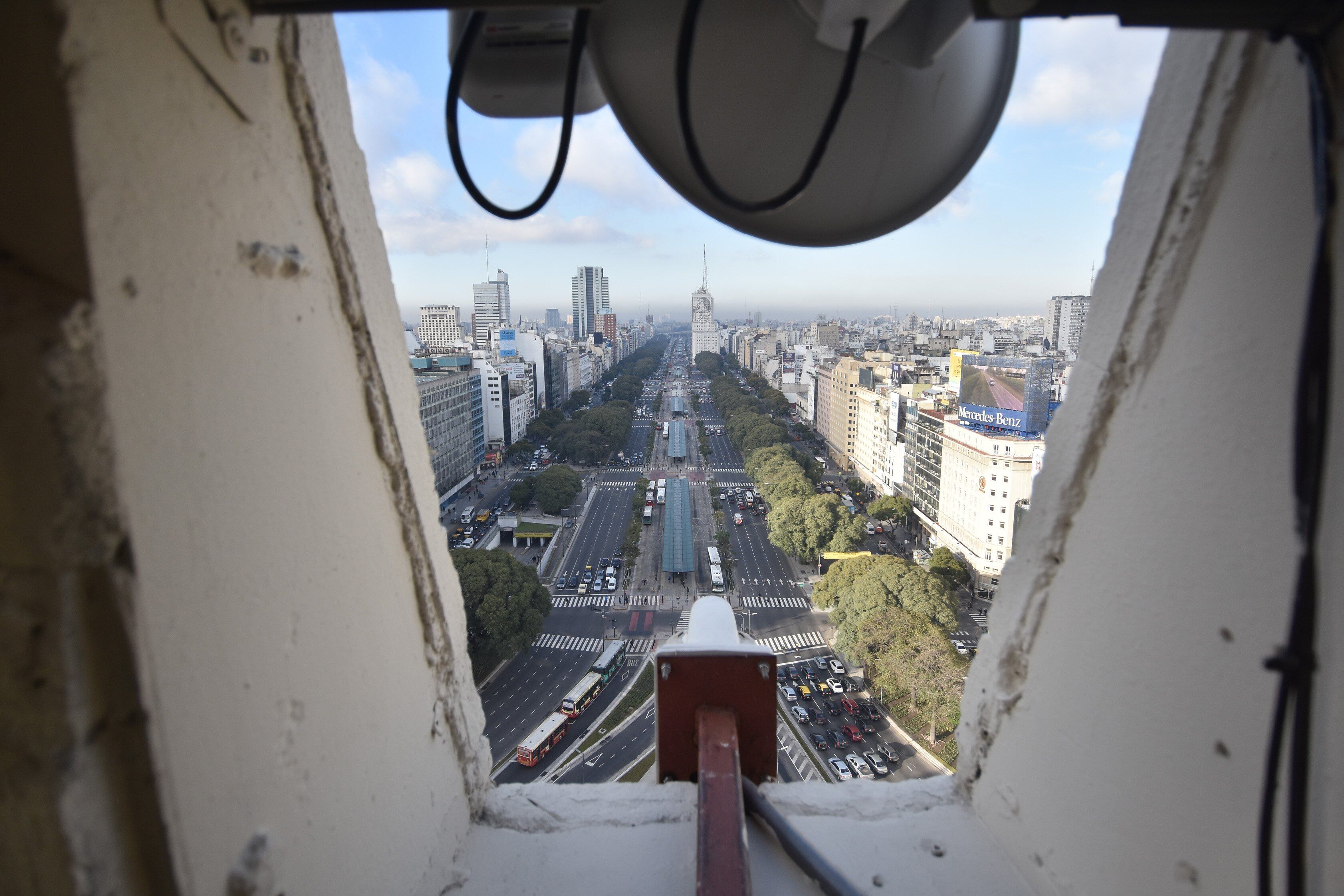 Una de las cuatro ventanas que posee en su cúspide el Obelisco, por donde se puede tener una panorámica de la 9 de Julio.