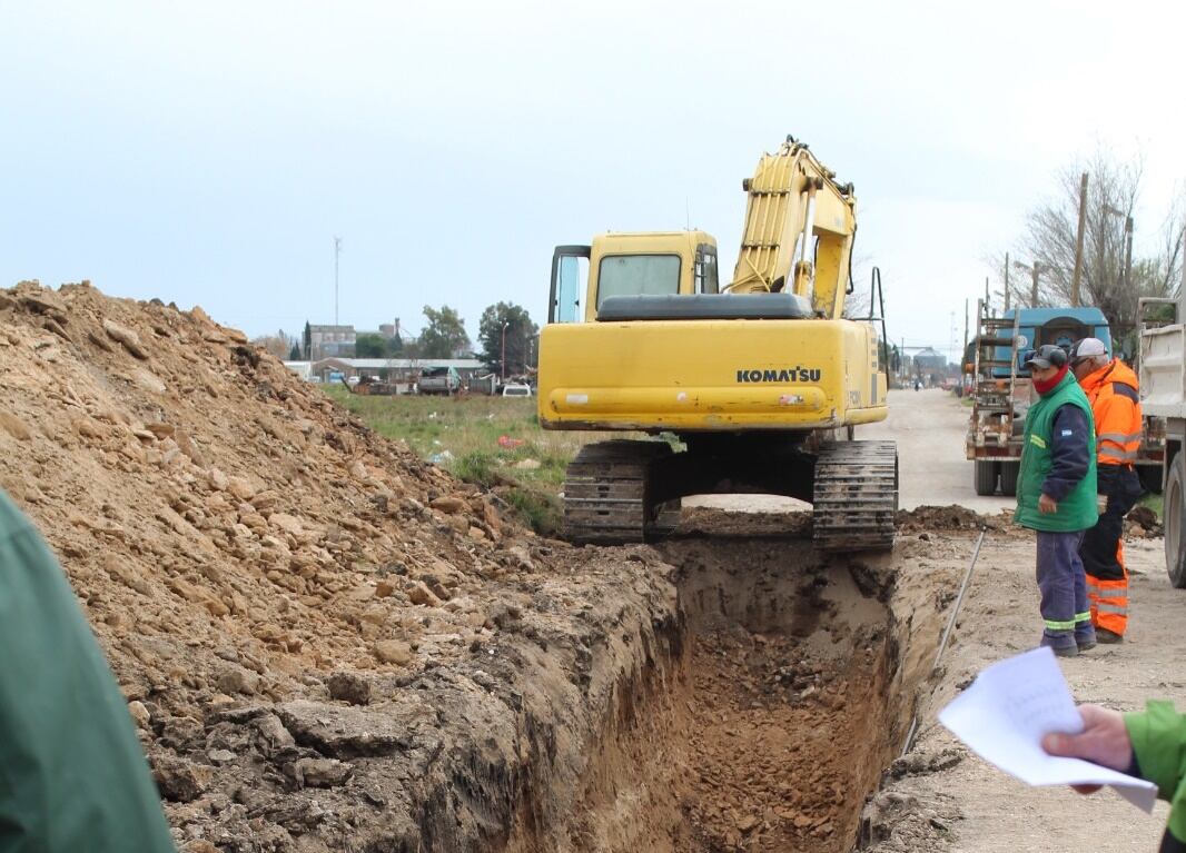 El intendente Carlos Sánchez recorrió el predio donde se construyen 120 viviendas