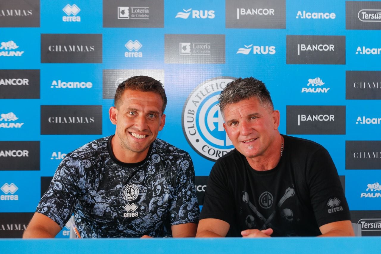 Maximiliano Luján, entrenador del equipo femenino.