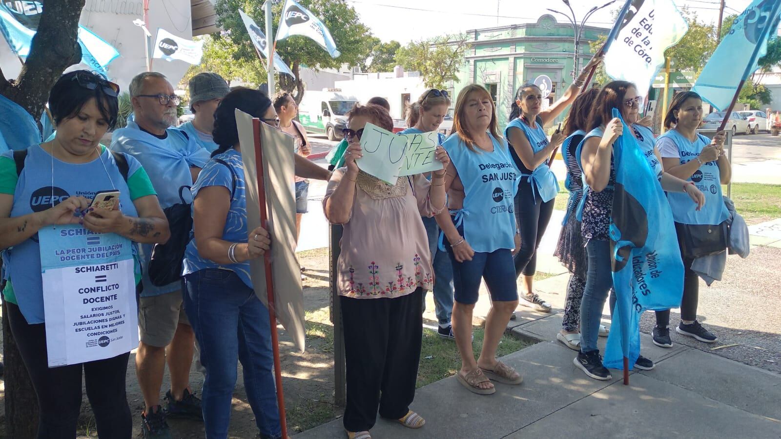 Docentes marcharon en Arroyito