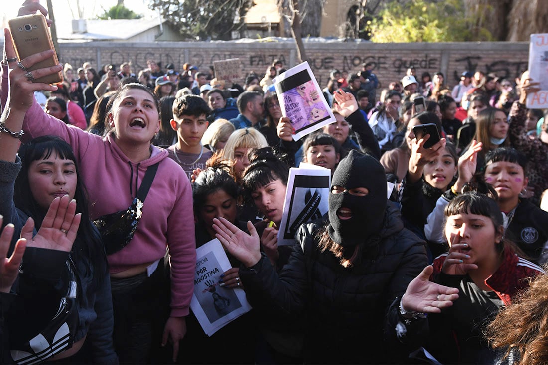 Disturbios durante la marcha en reclamo por la muerte de Agostina Trigo.
Foto: José Gutiérrez/ Los Andes