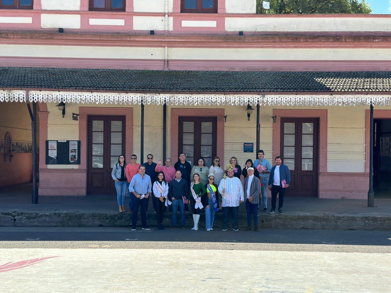 El Carnaval del País recibió a una delegación del Carnaval de Encarnación