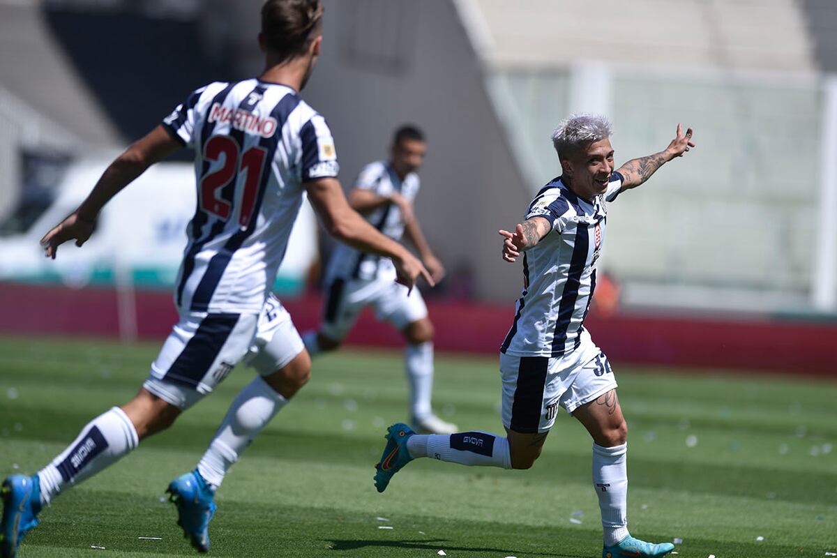 Matías Esquivel y el gol para Talleres que recién pudo ver en el vestuario