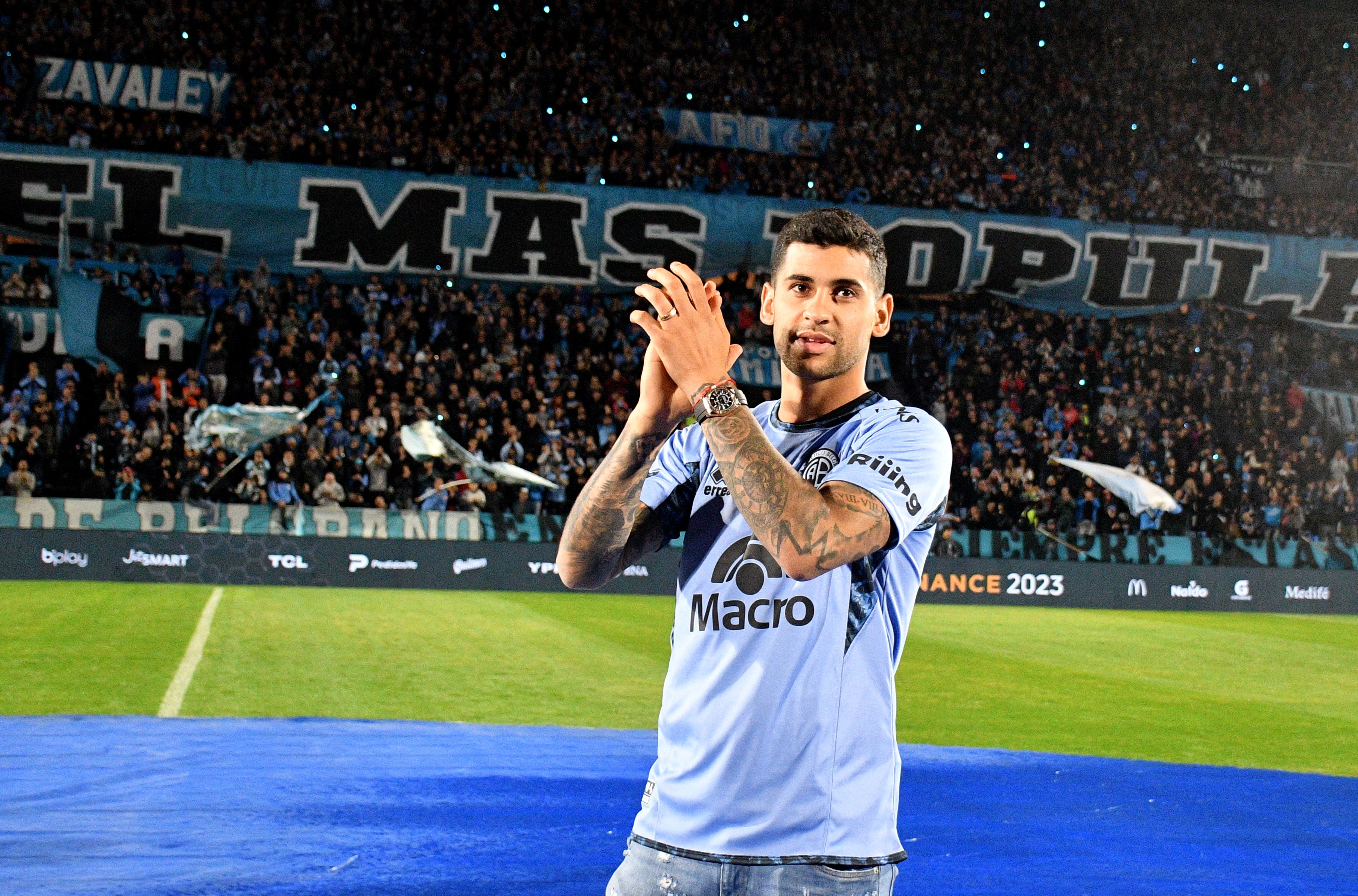 El ex jugador de Belgrano y campeón del mundo con la selección nacional estuvo durante el partido contra Banfield