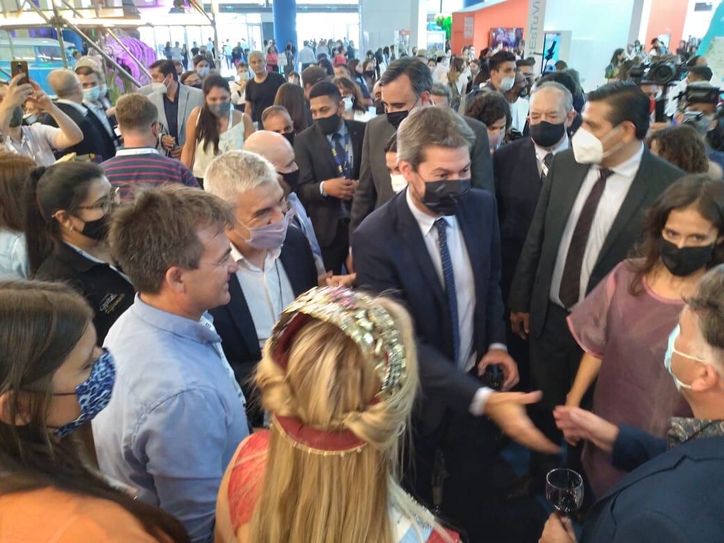 Matías Lammens, ministro de Turismo de la Nación, pasó por el stand de San Rafael.