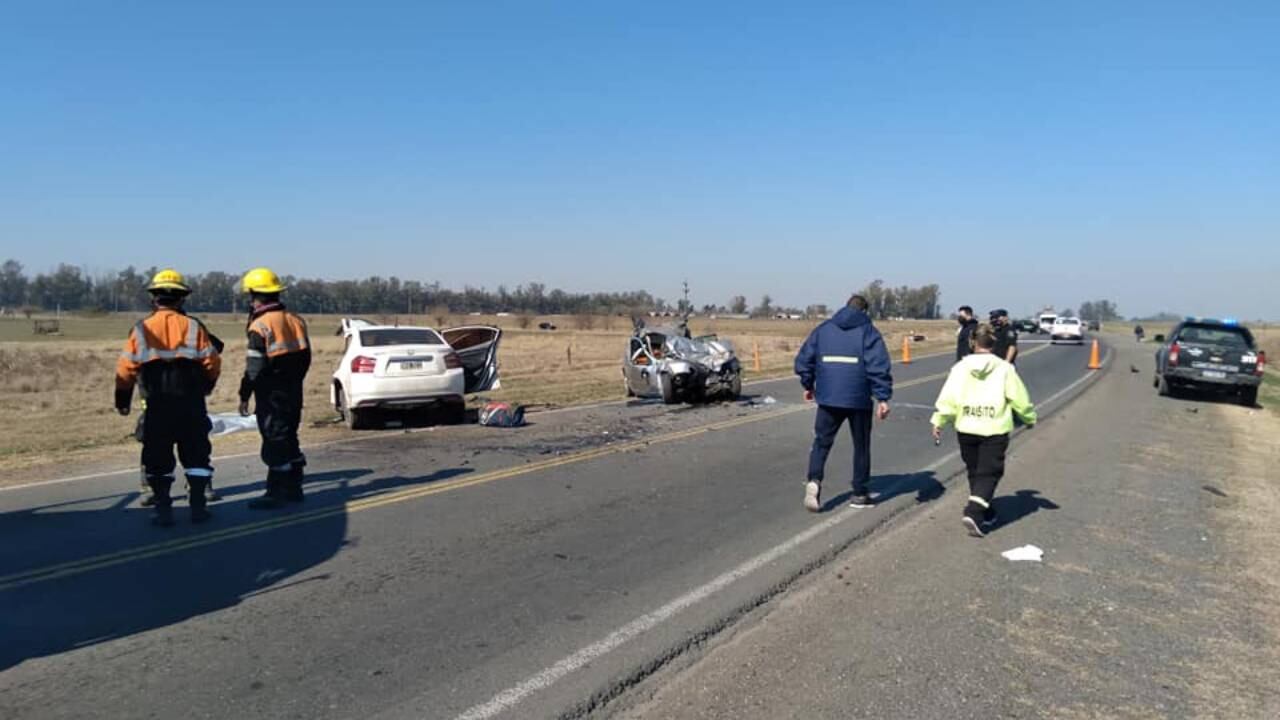 Los autos quedaron sobre la calzada al sur del cruce con la Ruta Nacional 33.