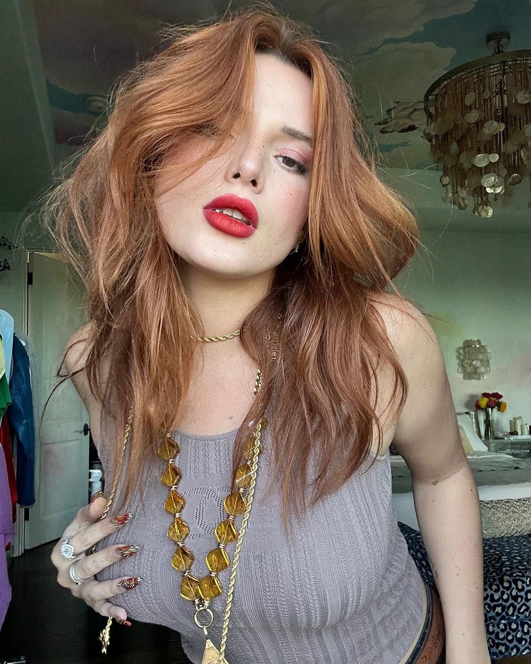 Bella Thorne jugó con su sensualidad frente a cámara y enloqueció a sus seguidores de Instagram.