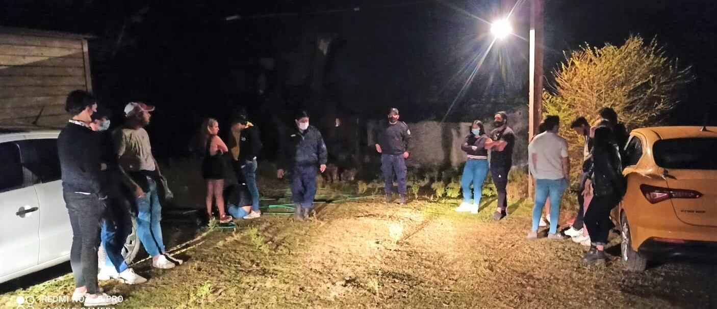 Los organizadores de una fiesta clandestina en San Antonio, cobraban 200 pesos la entrada.