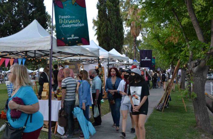 Paseo de artesanos y demás actividades.