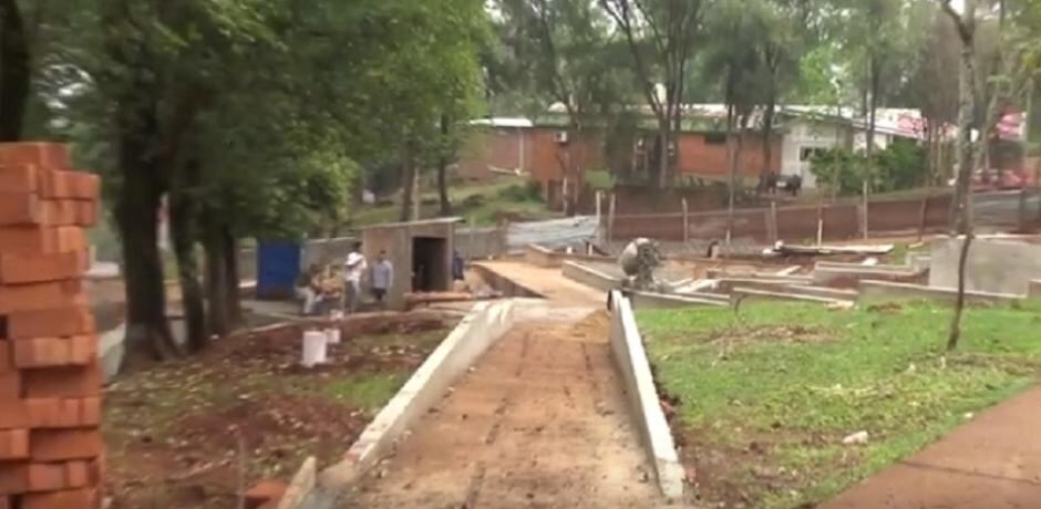 Se ejecutan obras para la construcción de una plazoleta en el Hospital SAMIC de Eldorado.