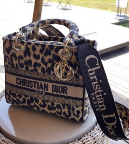 Una de las carteras Dior más caras de Wanda Nara.