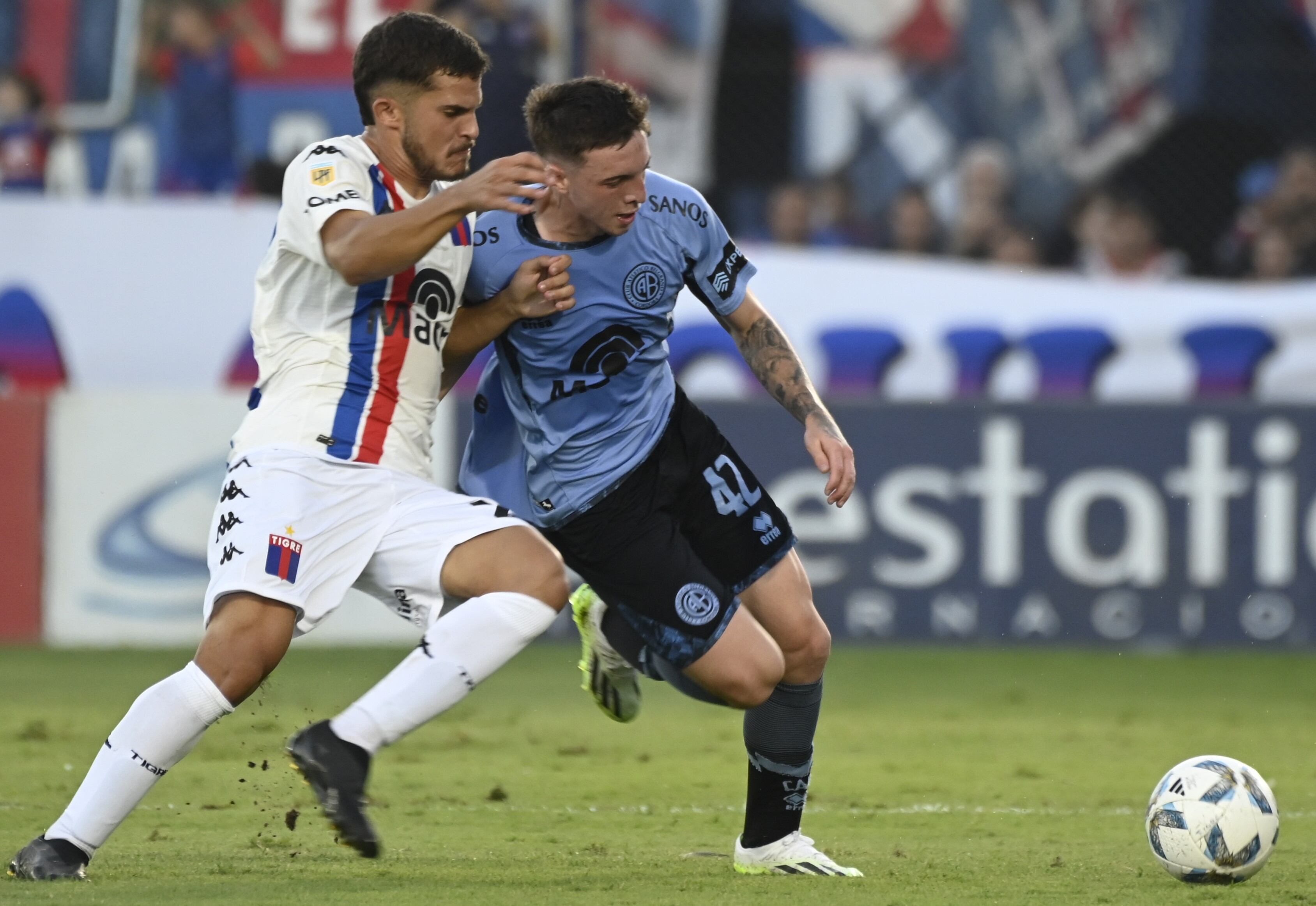 Jeremías Lucco abrió el marcador para Belgrano, en la visita a Tigre, por la Copa de la Liga. (Fotobaires)