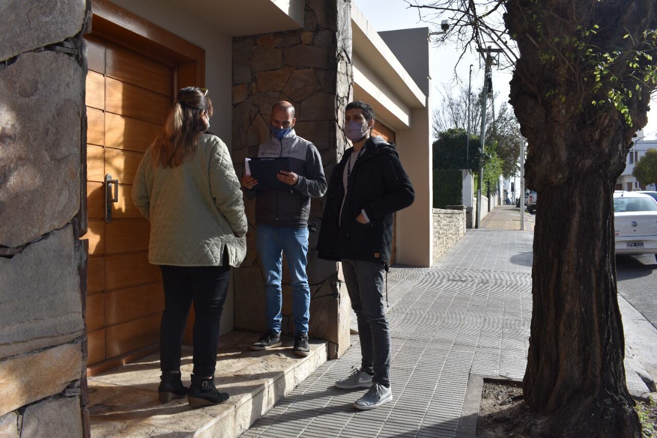 Si bien en la mayoría de los casos los contagiados respetaron el aislamiento, en otros domicilios no encontraron a los pacientes.