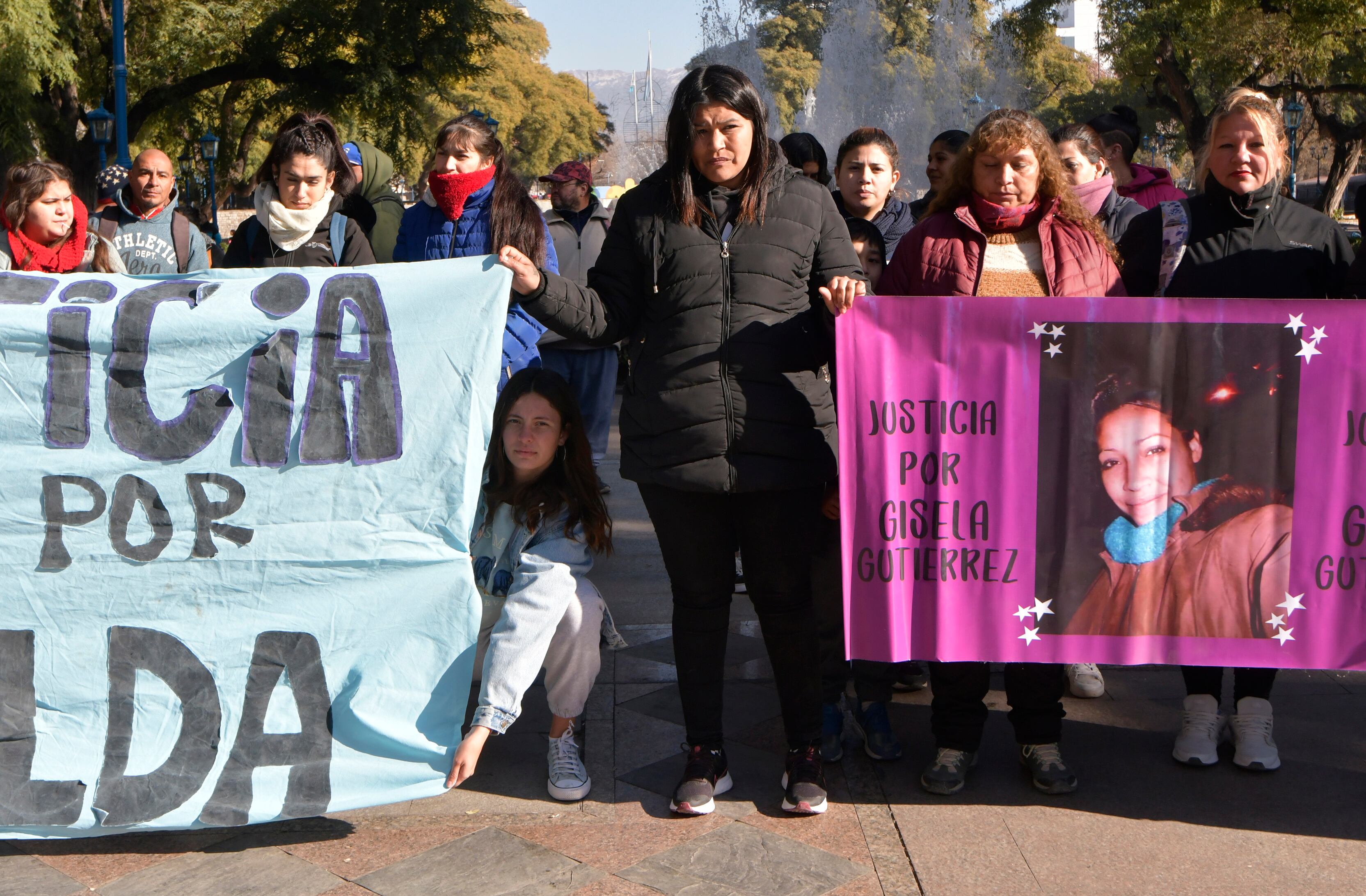 Marcha en Plaza Independencia para recordar a Gisela Gutiérrez, que tenía 25 años cuando desapareció, era madre de tres hijos y estaba embarazada, no se supo nada más desde el 19 de julio del 2015.
