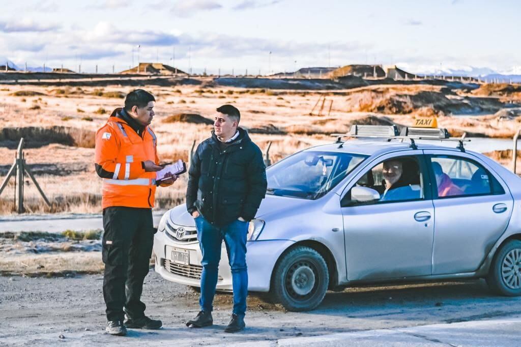 Ushuaia: control de documentación de los taxis y la calibración de los taxímetros