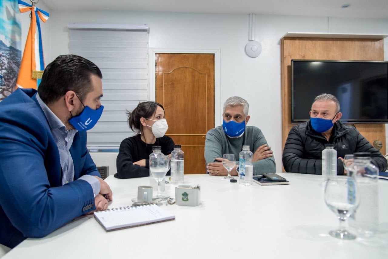 El intendente Vuoto mantuvo un encuentro con autoridades de la Asociación de Taxis