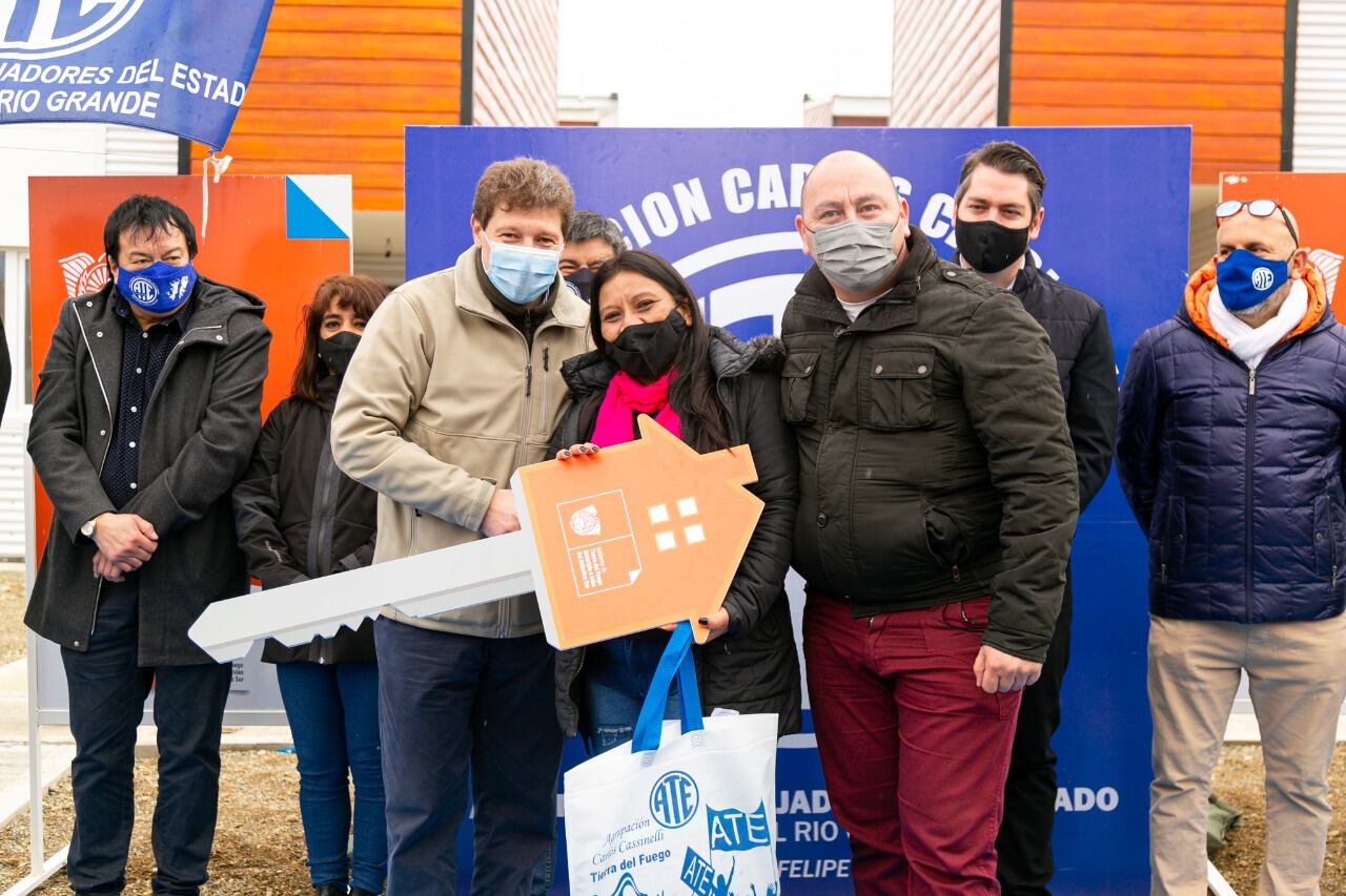 120 familias recibieron las llaves de su casa propia.