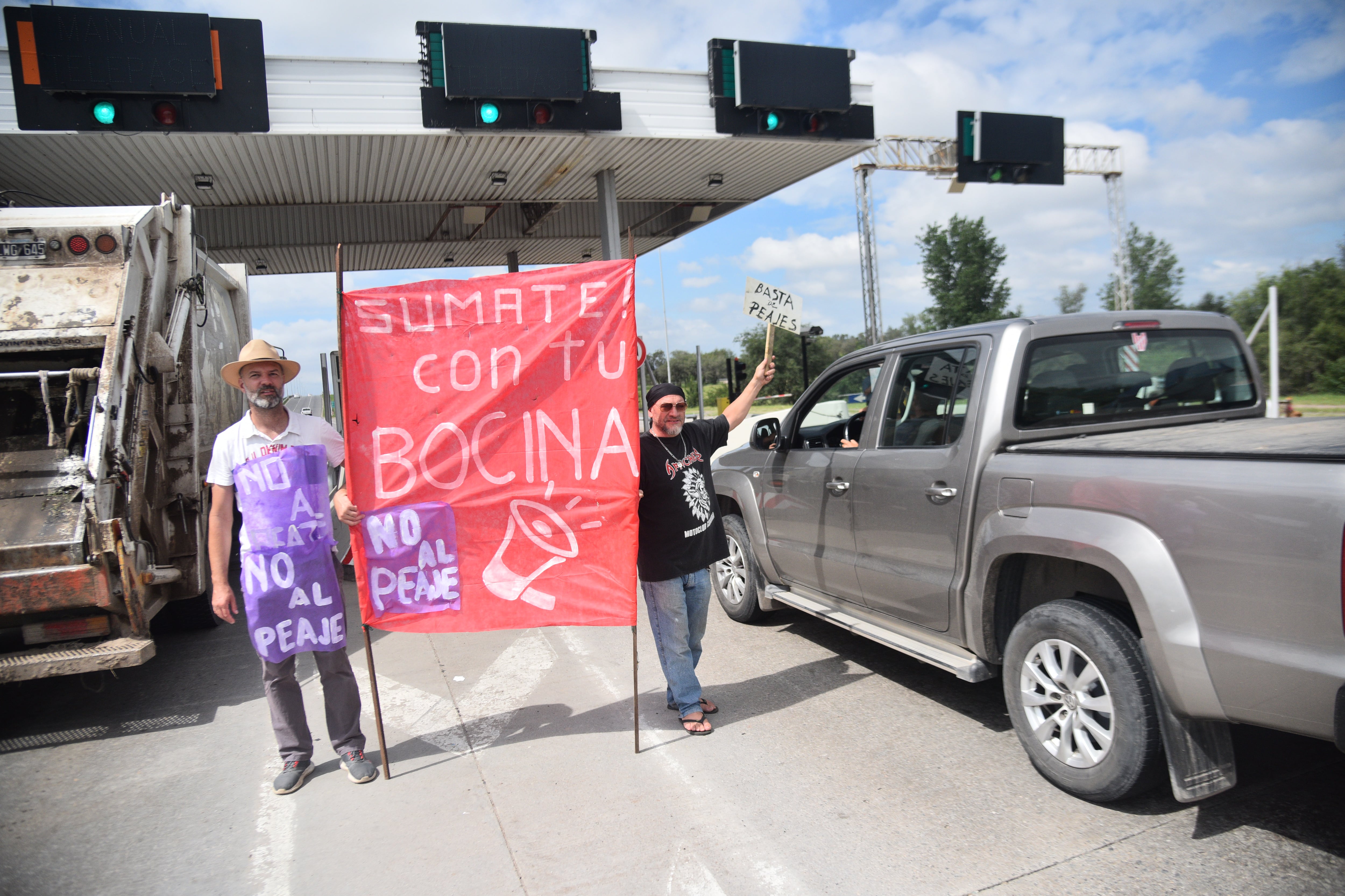 Vecinos autoconvocados se manifestaron para pedir tarifas diferenciadas.