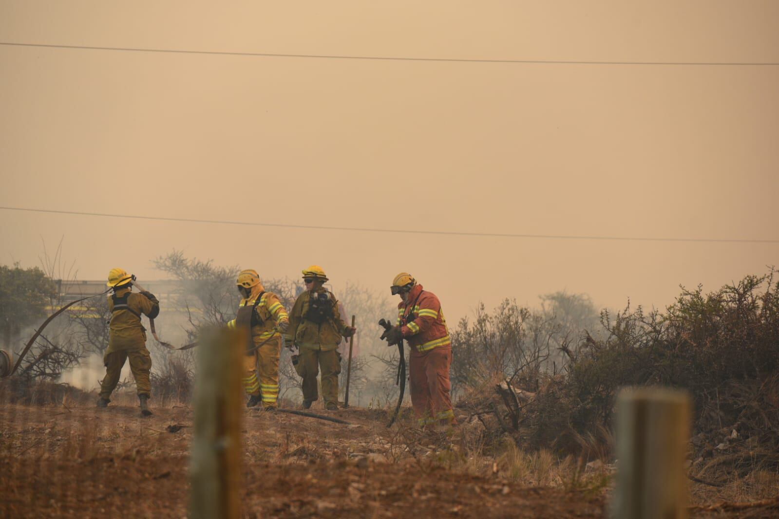 El combate al fuego es sin tregua en Capilla del Monte, San Esteban y Dolores. (La Voz)