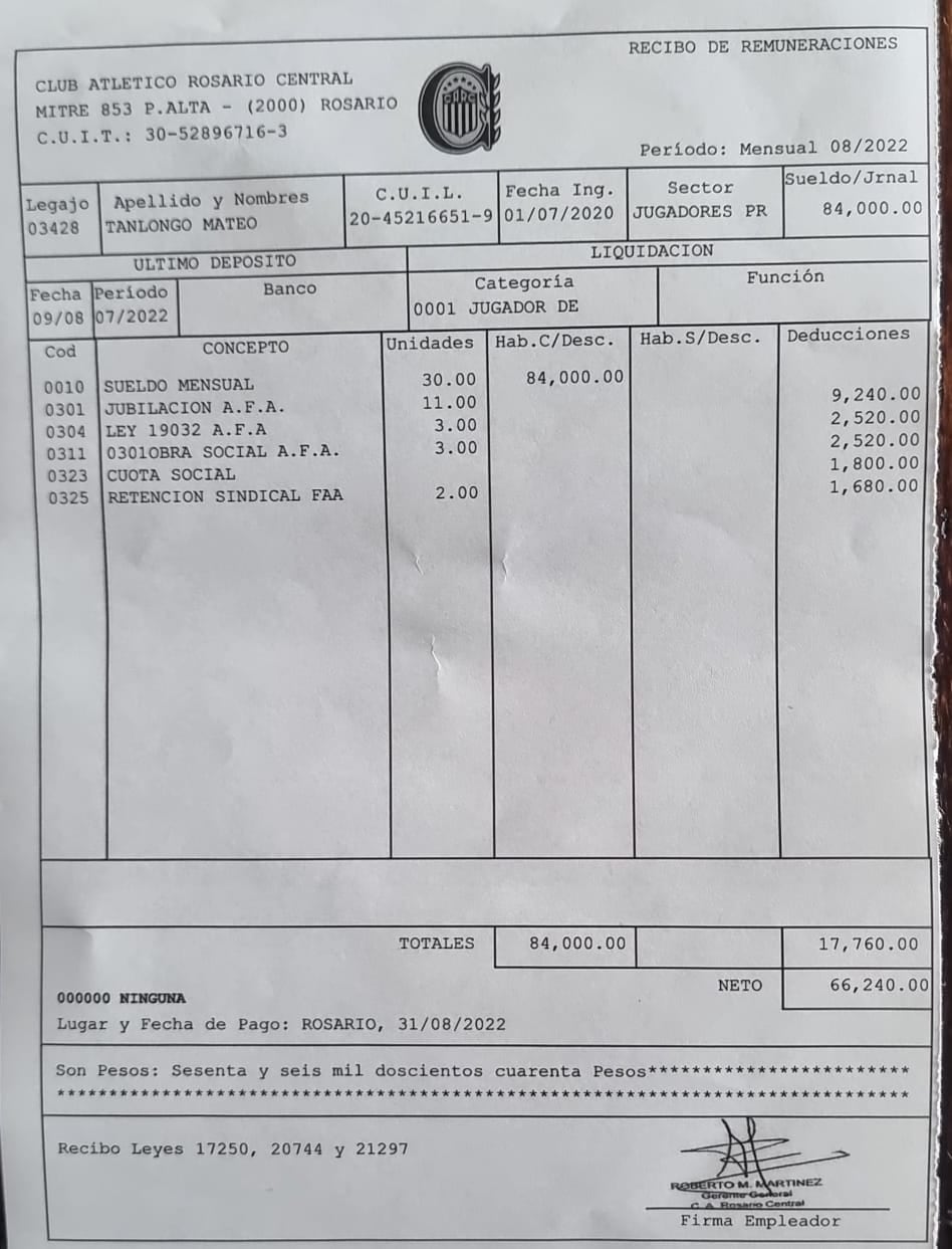 El papá del "Toto" utilizó el recibo de sueldo de agosto para reforzar sus críticas hacia Carloni.