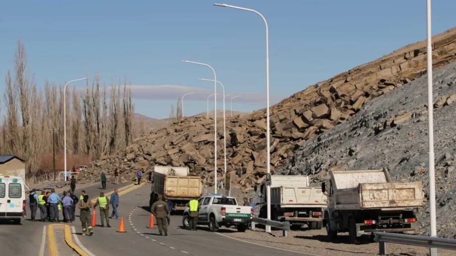 Personal trabaja en el lugar, aunque evalúan que no haya nuevos derrumbes. ( Gentileza / Franco D’Avanzo )