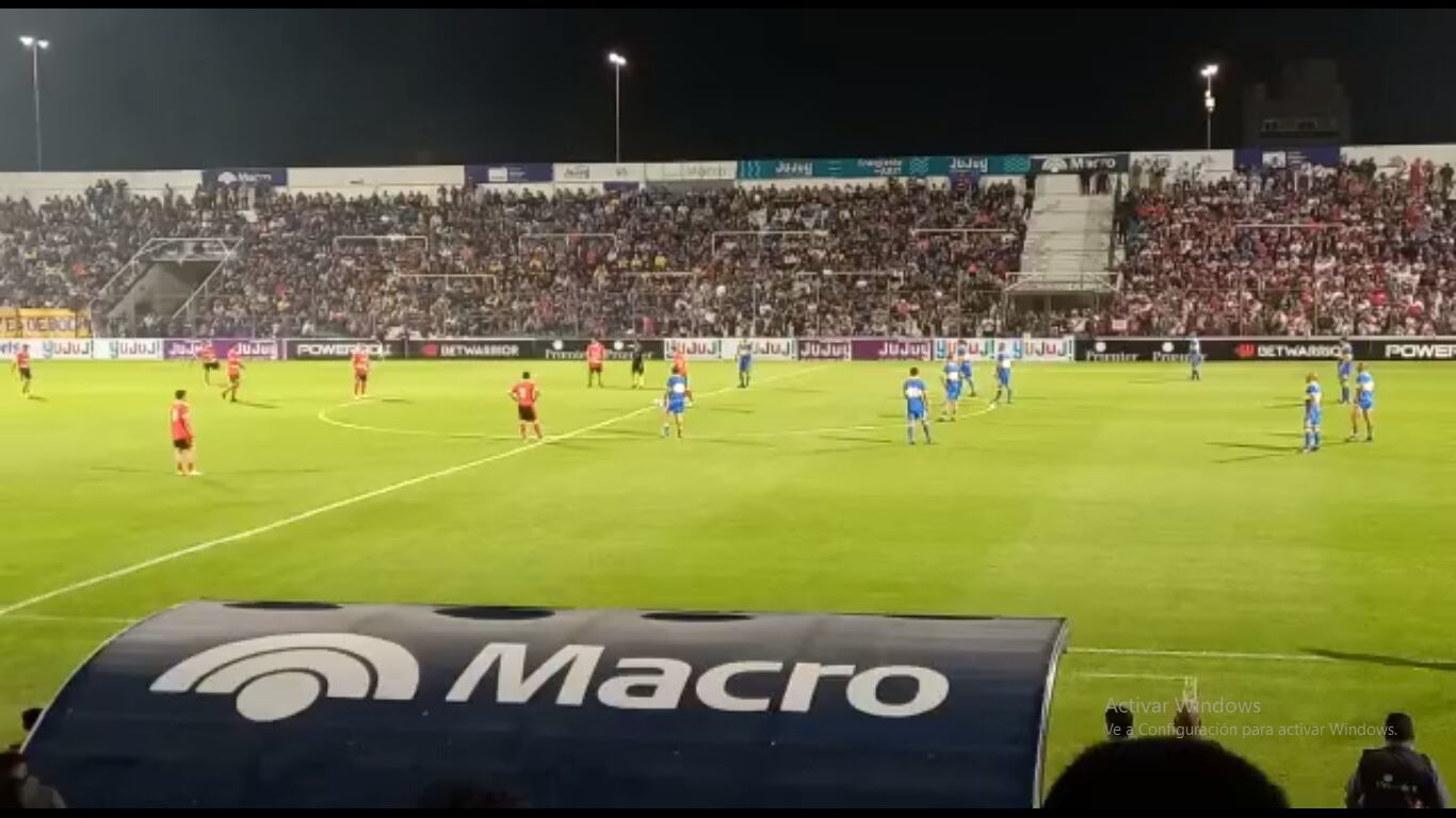 Un buen marco de público tuvo el encuentro de glorias de River Plate y Boca Juniors, reeditando en Jujuy el mayor clásico del fútbol argentino.