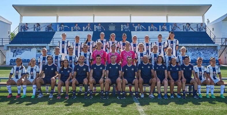 Talleres y su plantel de fútbol femenino para este año 2024 en el que renueva sus aspiraciones de ascenso