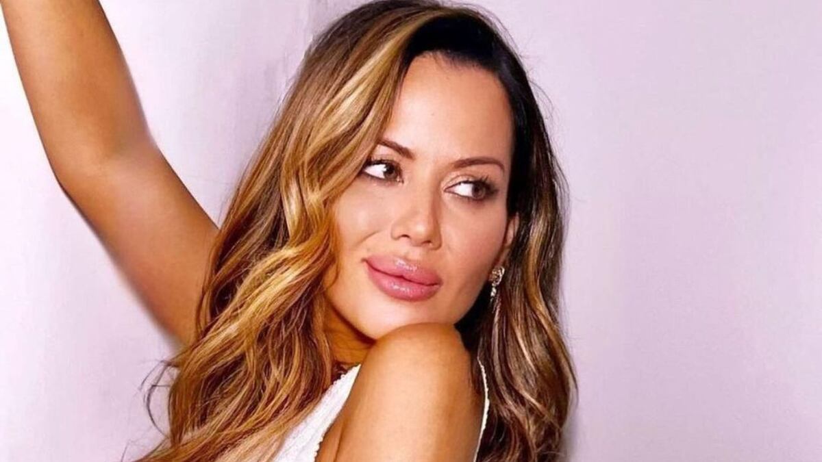 A puro brillo y glamour, Karina Jelinek presentó el maquillaje que eligió utilizar y enamoró a sus fanáticos