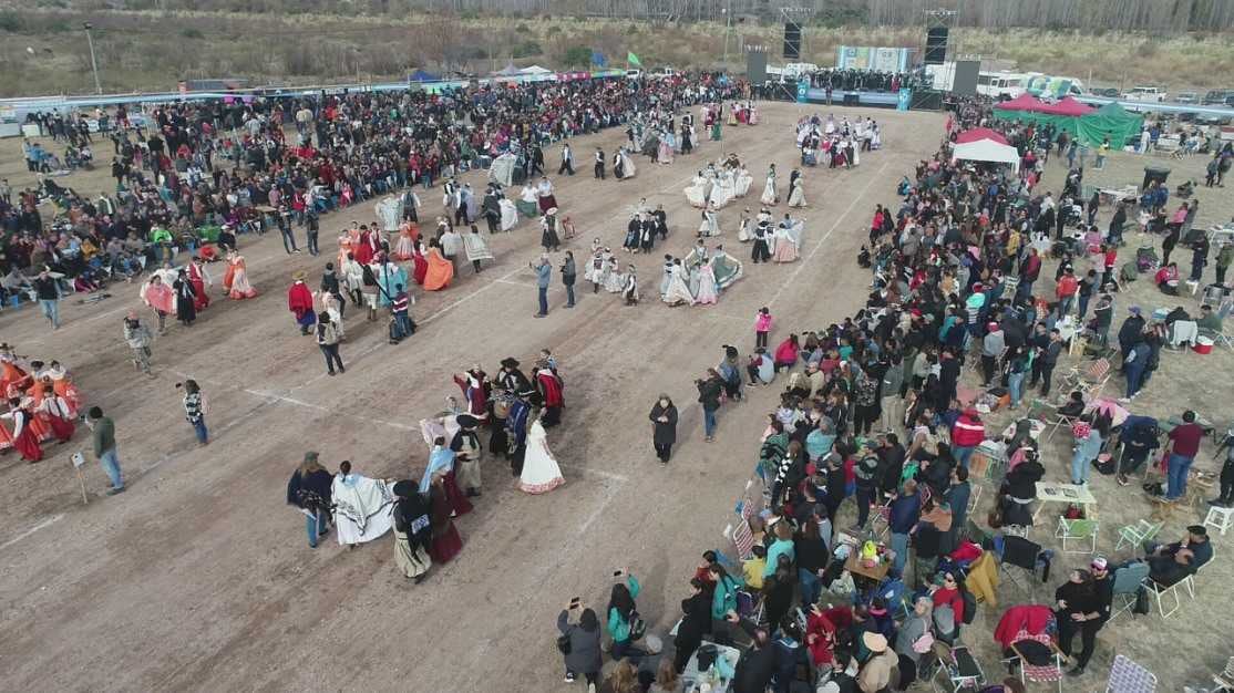 Miles de personas fueron parte del Pericón del Reencuentro en San Rafael.