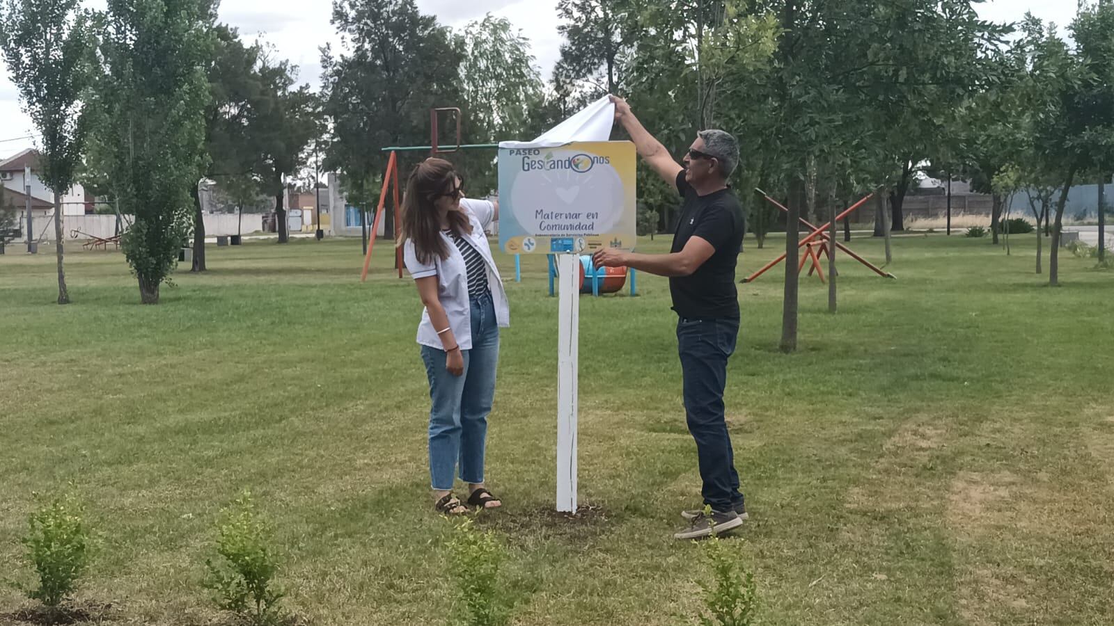 Tres Arroyos, Gestándonos en comunidad plantó árboles en la plaza del barrio Villa Italia