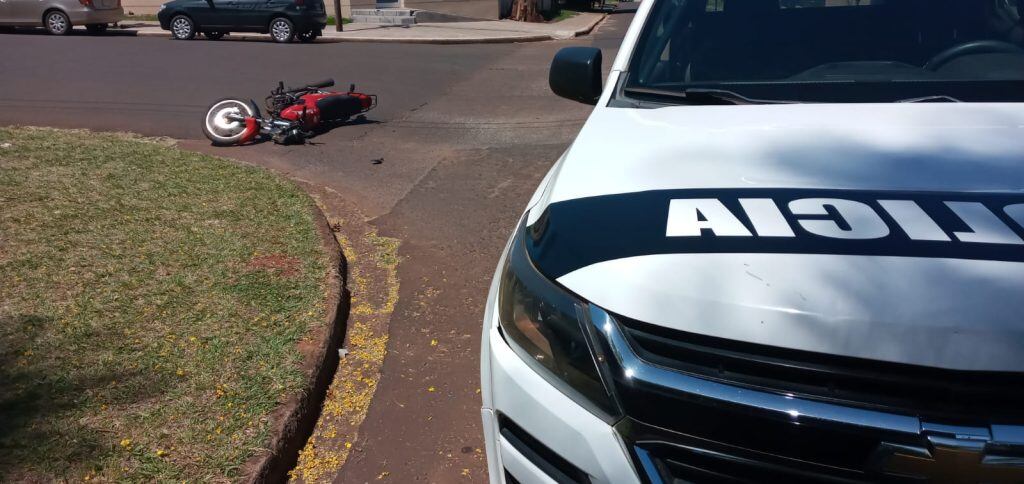 Accidente vial causó daños materiales en Puerto Iguazú.