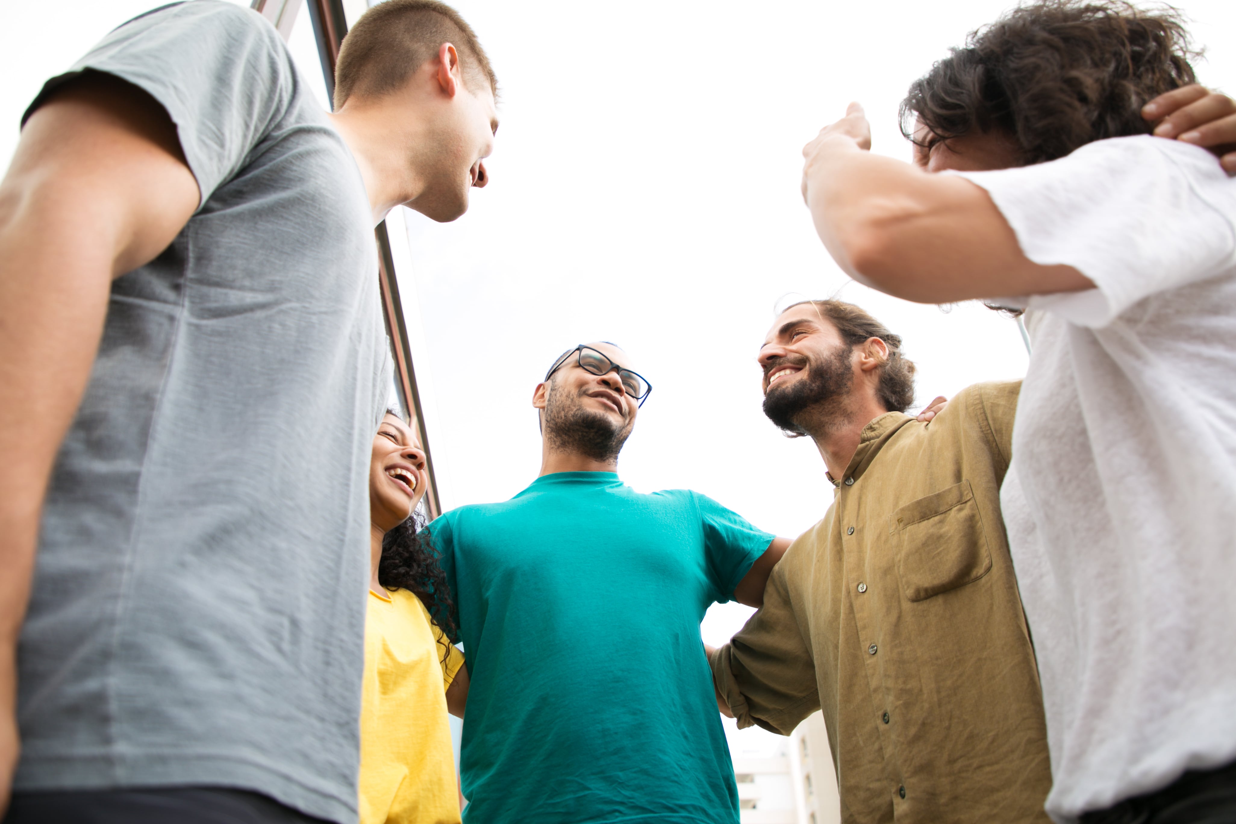 El 19 de noviembre se celebra el Día Internacional del Hombre, una fecha que busca promover la salud masculina, visibilizar su papel en la sociedad y fomentar la igualdad de género.