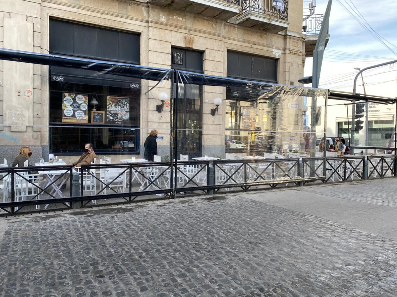 Sillas vacías. Así está la situación de los comercios en Tandil.