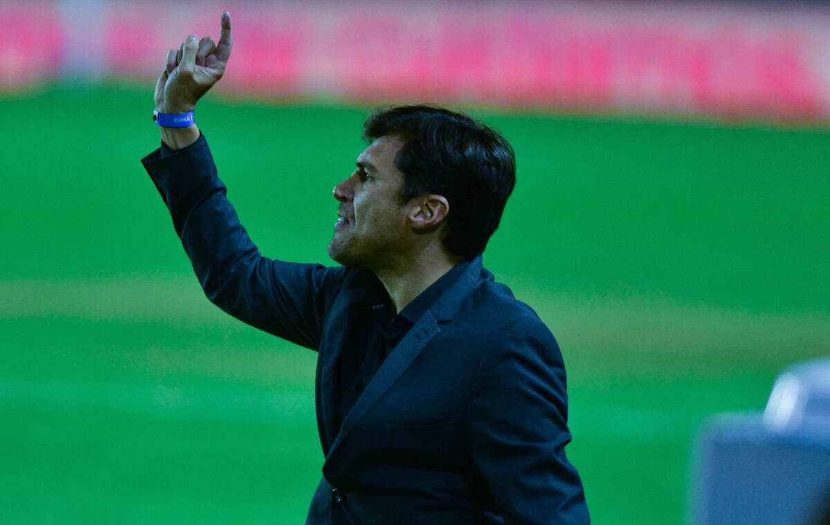 Alexander Medina: “Estamos cerca de ganar un campeonato, Talleres tiene que ir por eso”