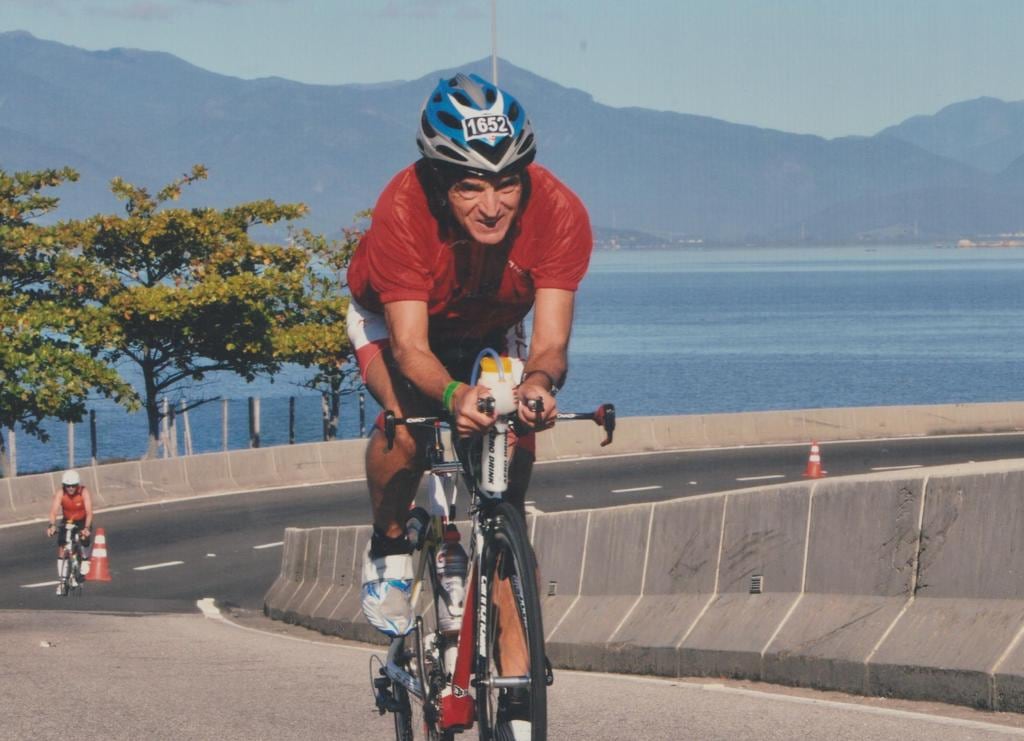 Mario Roberto Delpodio triatleta de 78 años