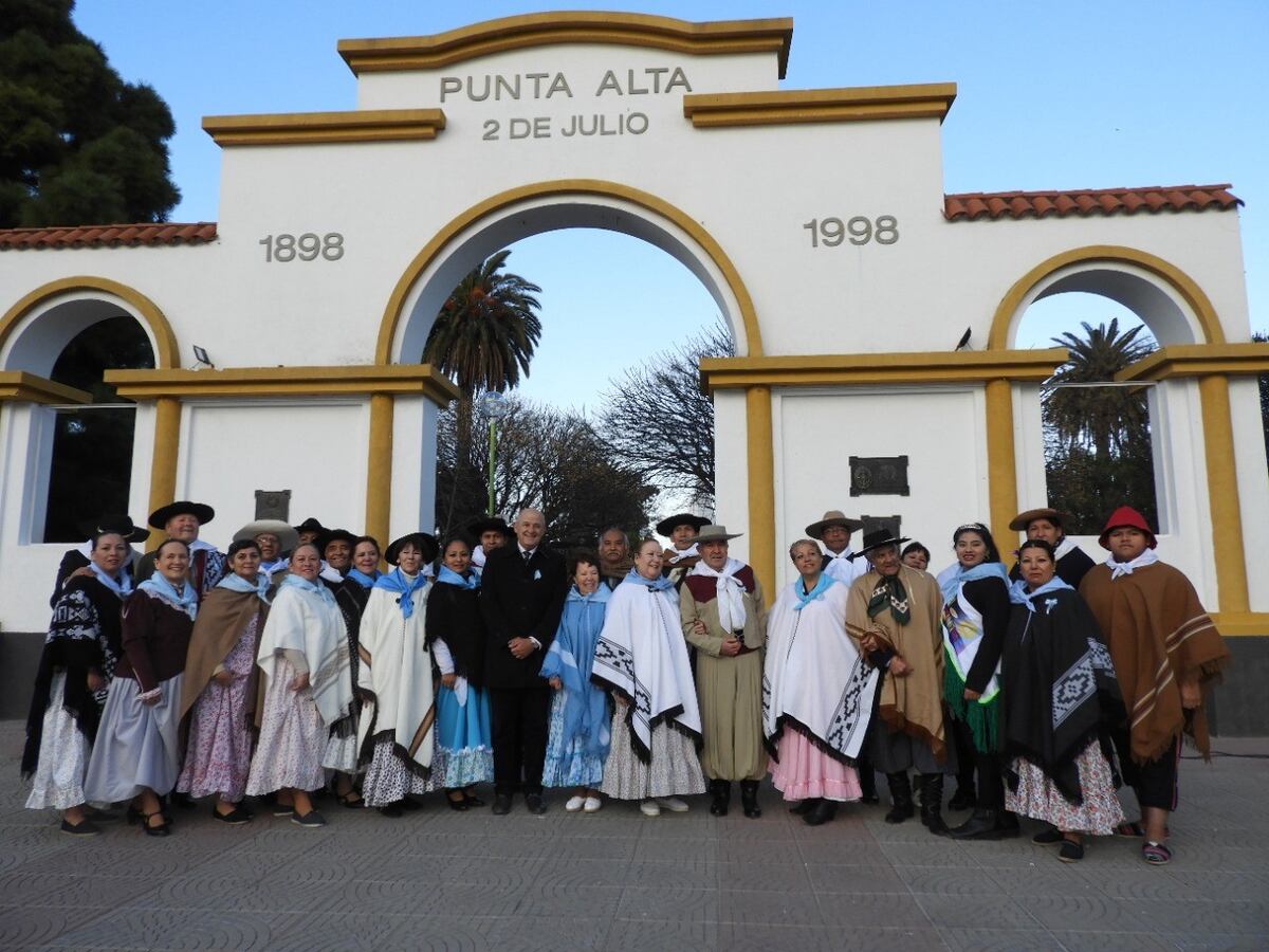 Uset encabezó el acto por el 206° Aniversario de la declaración de Independencia Nacional