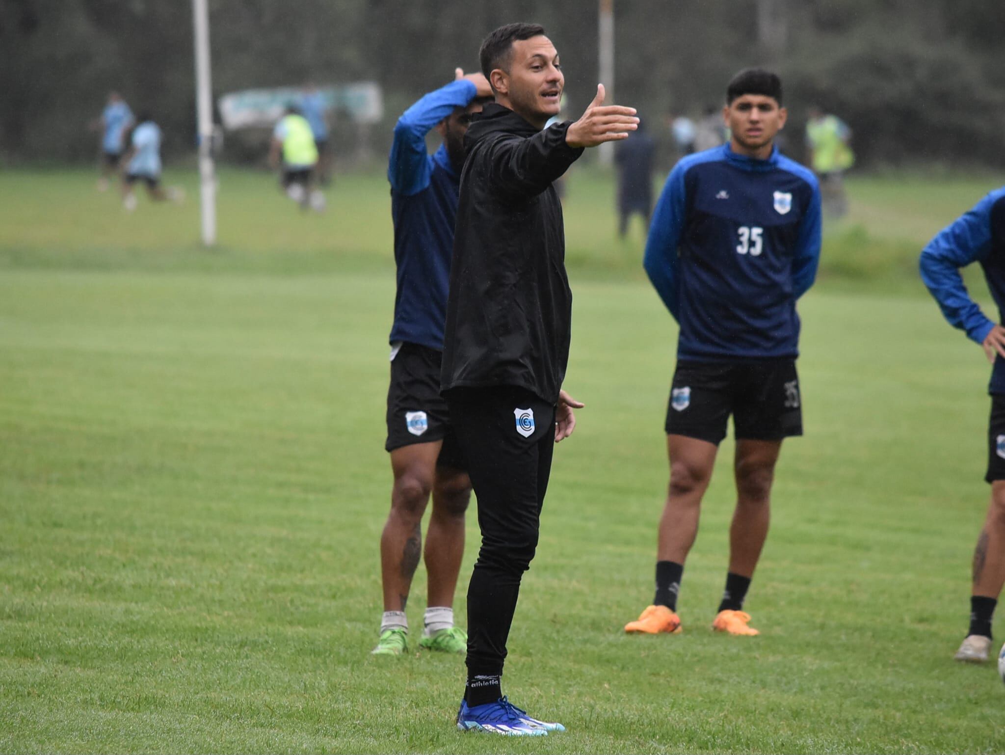 Matías Módolo, entrenador de Gimnasia de Jujuy, podría repetir ante Ferro el mismo equipo que viene de ganar como local.