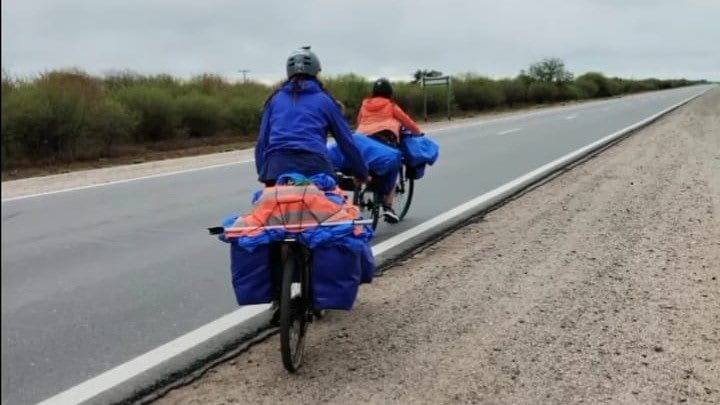 Melani y nieves en la ruta.