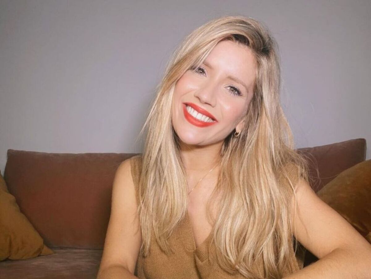 Laurita Fernández se despidió de “Bienvenidos a Bordo” y posó con un conjunto black and white