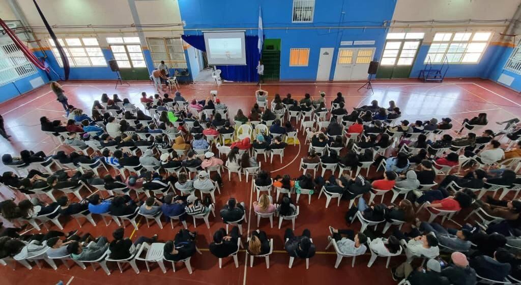 Más de 500 estudiantes participaron del primer taller de “Postvención del Suicidio”