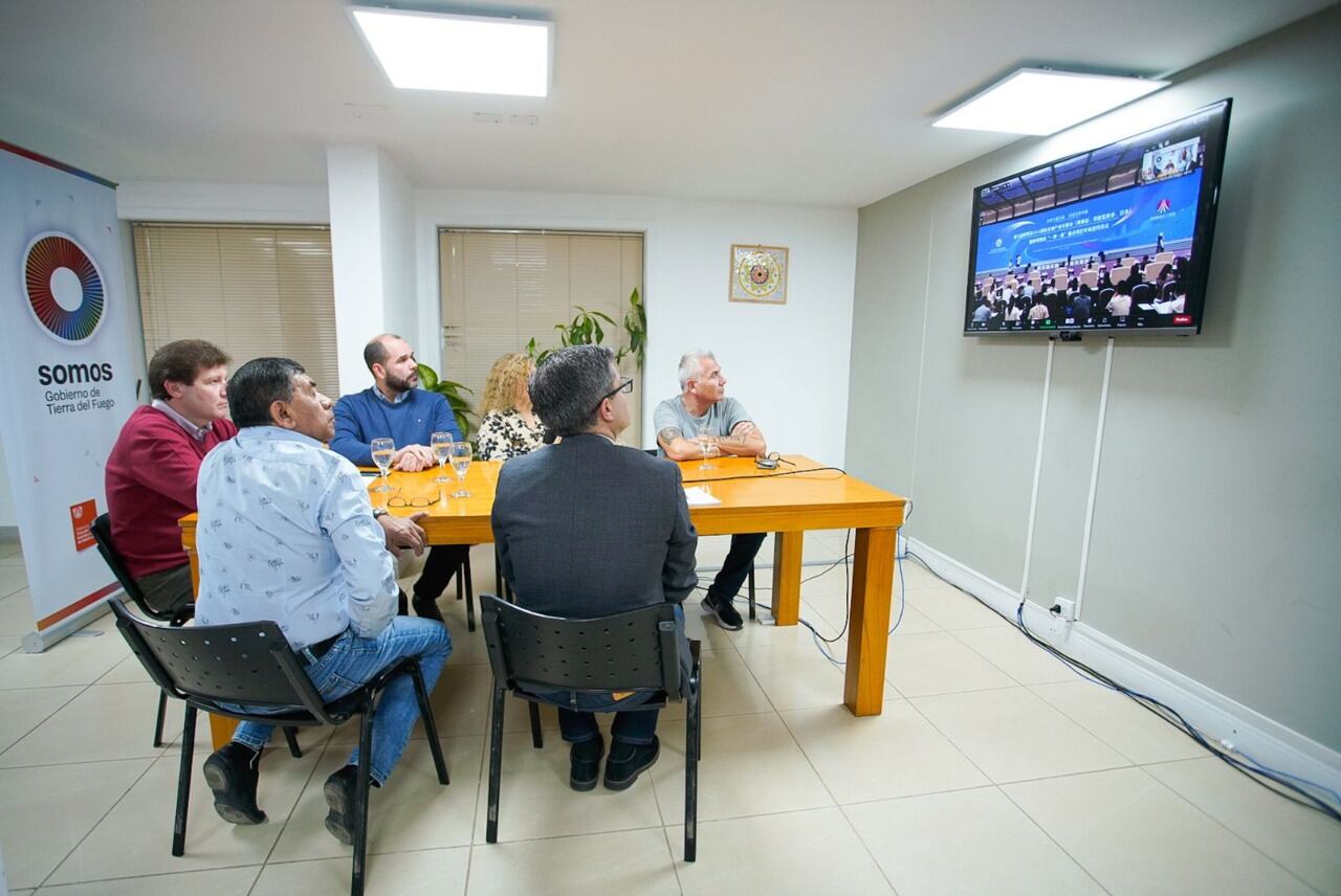 Los funcionarios fueguinos, siguieron de manera virtual el encuentro con los representantes de la República Popular China. 