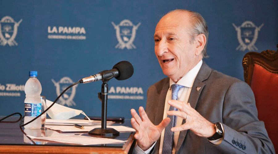 El ministro recomendó que los funcionarios se vacunen cuando sean convocados 