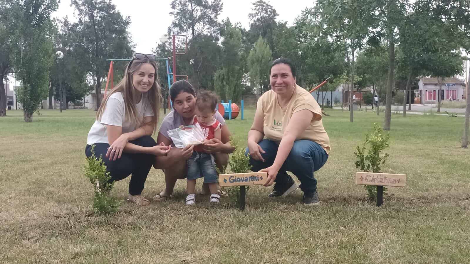 Tres Arroyos, Gestándonos en comunidad plantó árboles en la plaza del barrio Villa Italia