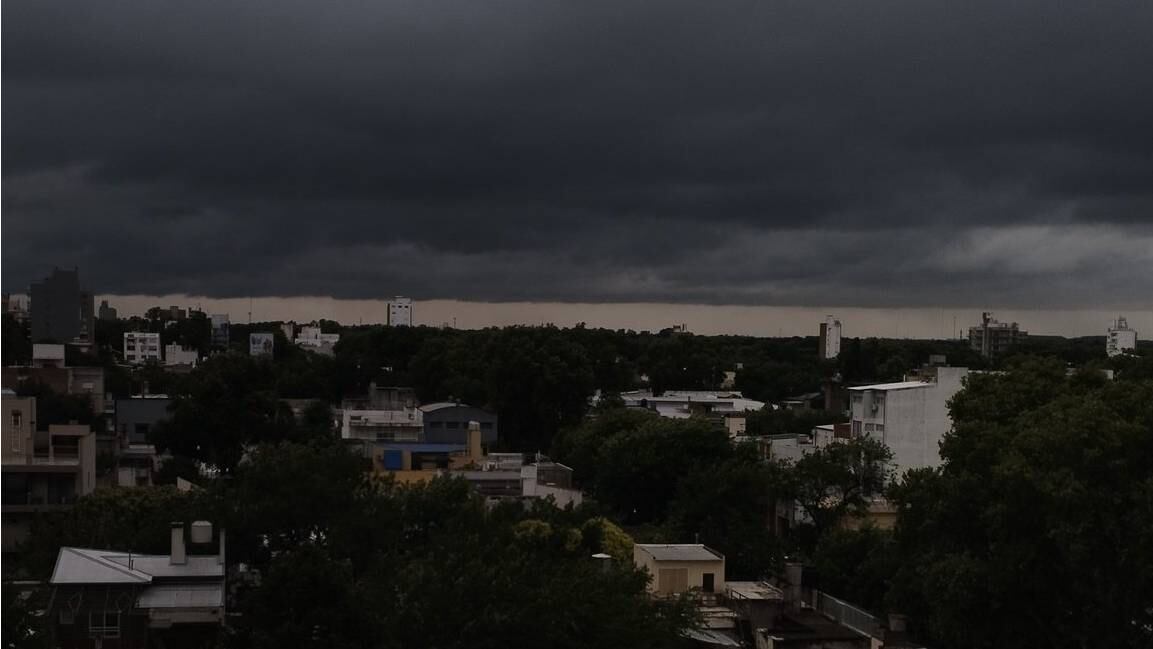 El fin de semana terminó con un día gris y muy húmedo.