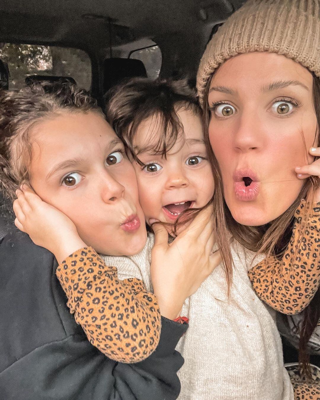 Paula Chaves y sus hijas