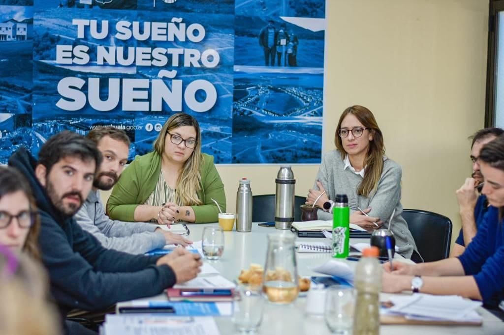 Juntos conversaron acerca de la situación de los vecinos y las obras necesarias para la integración socio urbana.